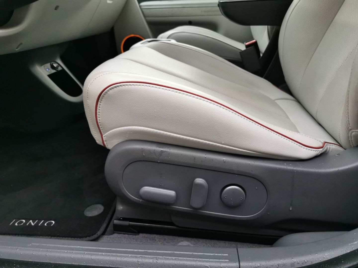 Fahrzeugabbildung Hyundai IONIQ 5 Uniq Elektro 4WD 72 Relax-Paket 8x berei