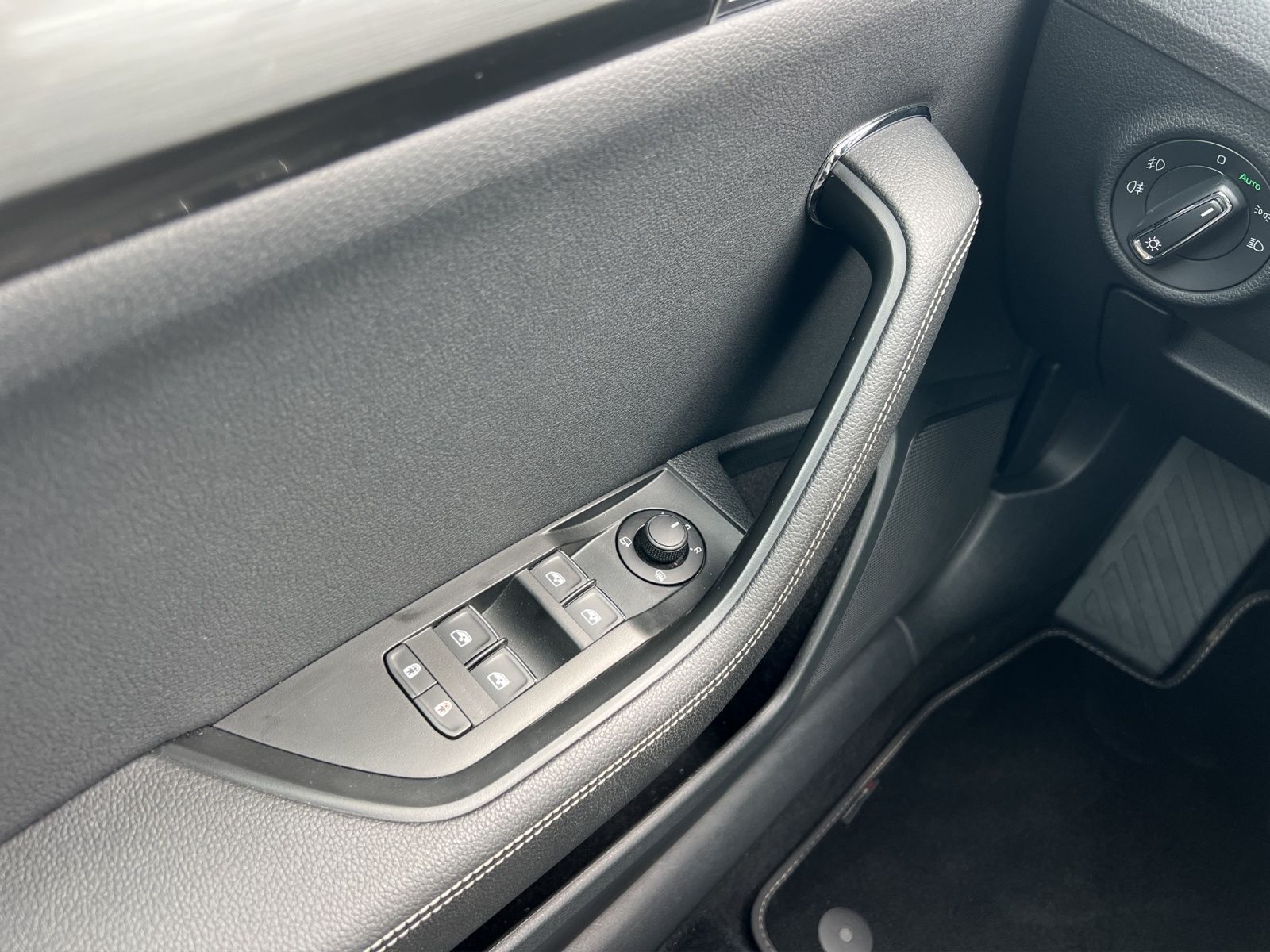 Fahrzeugabbildung SKODA Superb Combi Style iV Matrix Navi ACC DCC RFK