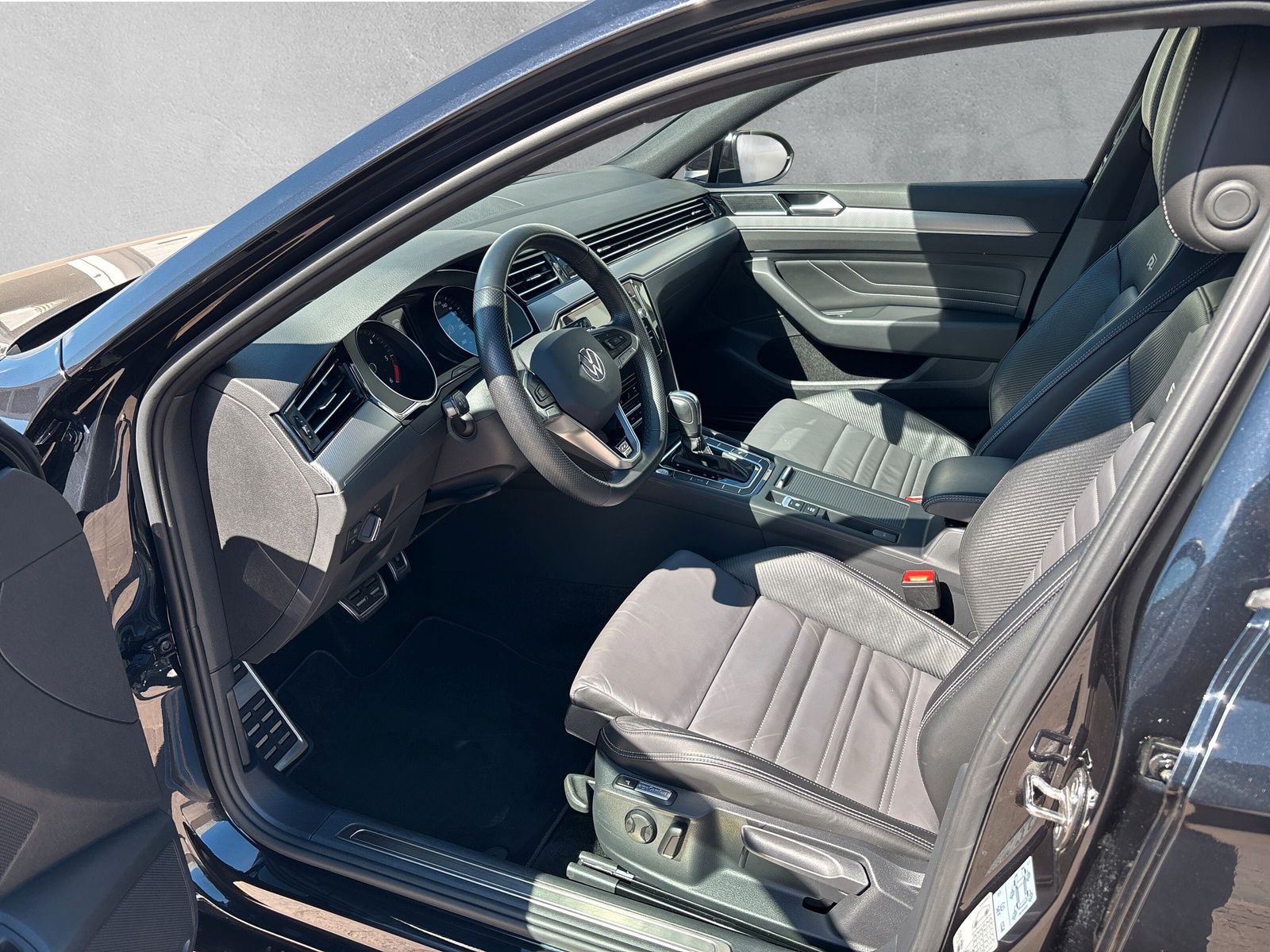 Fahrzeugabbildung Volkswagen Passat Variant 2.0 TDI R-Line AHK elek. Heckkl.