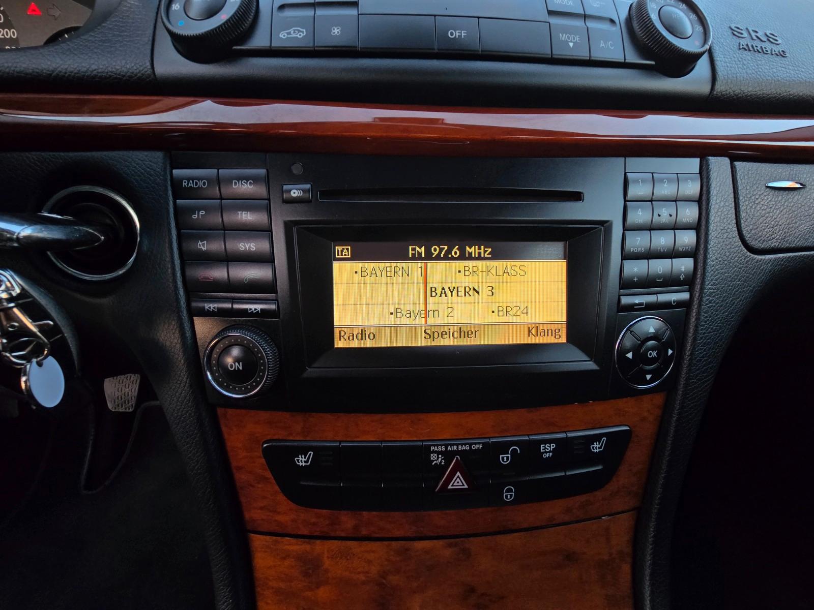 Mercedes-Benz E200 2009 — photo 16