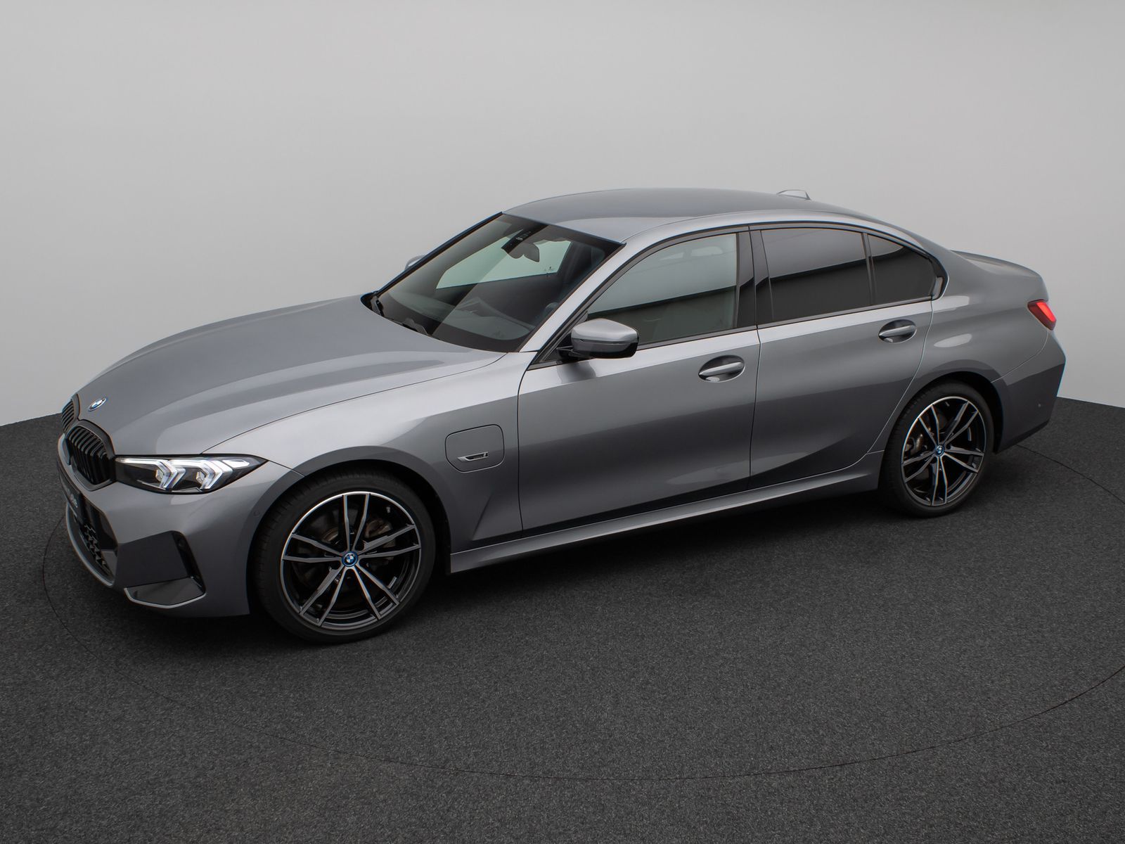 Fahrzeugabbildung BMW 330e M Sport Kamera DAB HiFi Stop&Go Komfort 19"