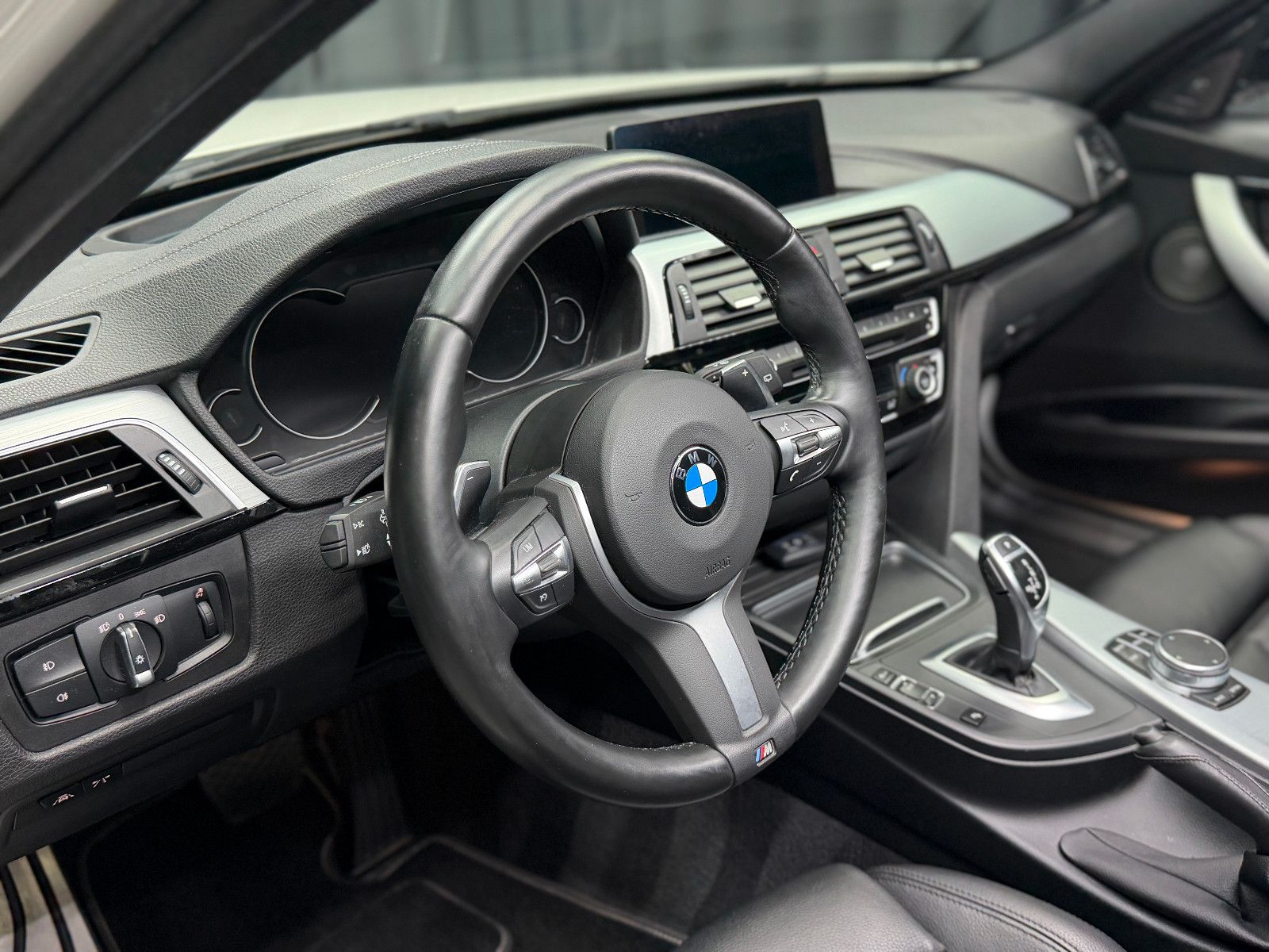 Fahrzeugabbildung BMW 340i Touring xDrive M Sport |H/K|HuD|AHK|PANO