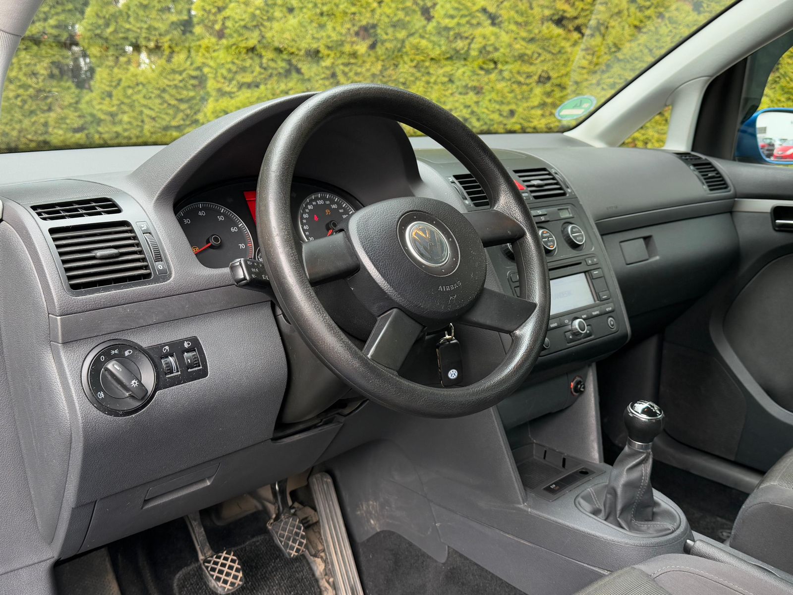 Fahrzeugabbildung Volkswagen Touran 2.0 FSI Goal NAVI+AHK+PDC+TEMP+ALLWETTER+