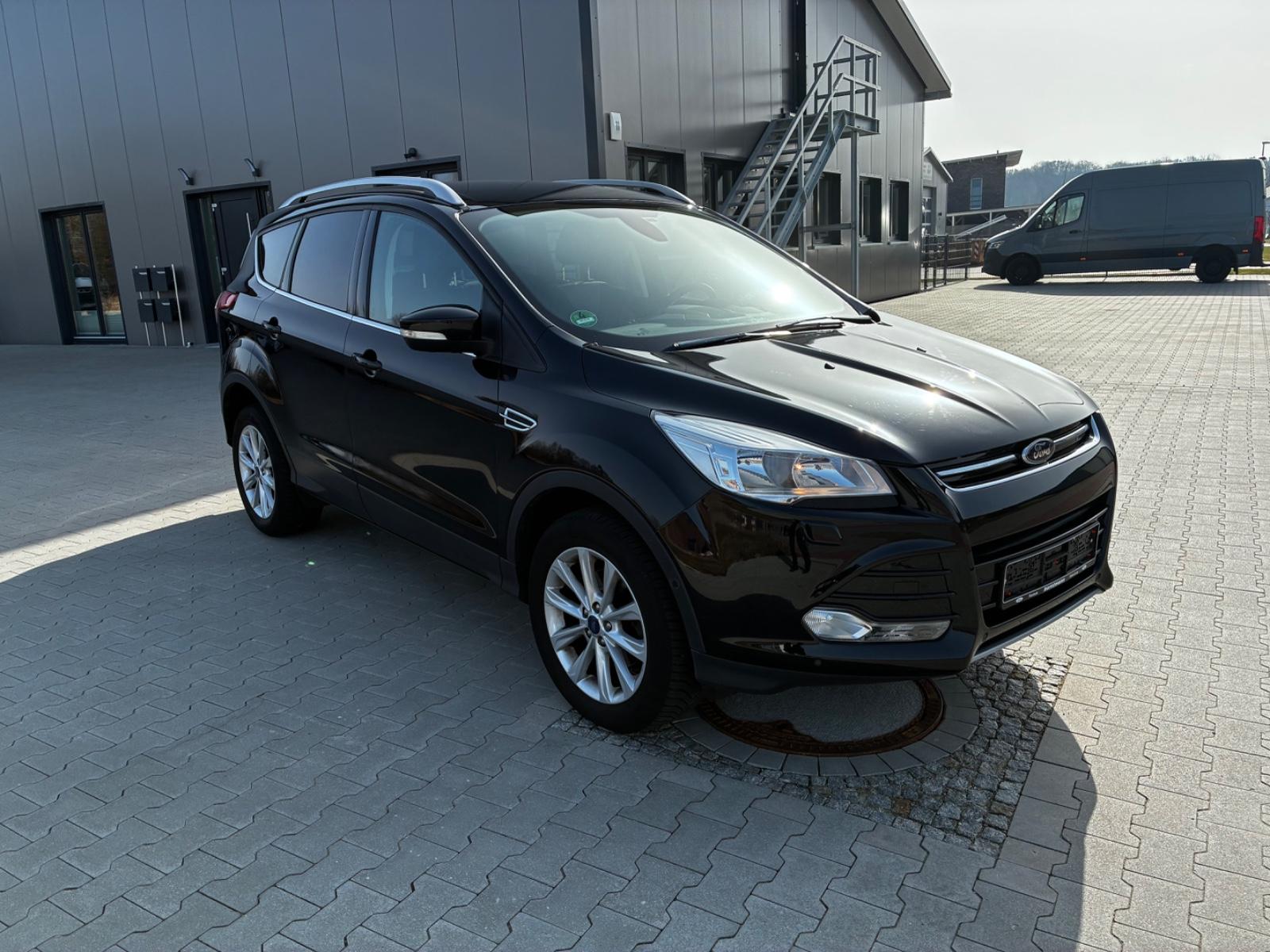 Ford Kuga Titanium LEDER KLIMA SCHECKHEFT TÜV NEU