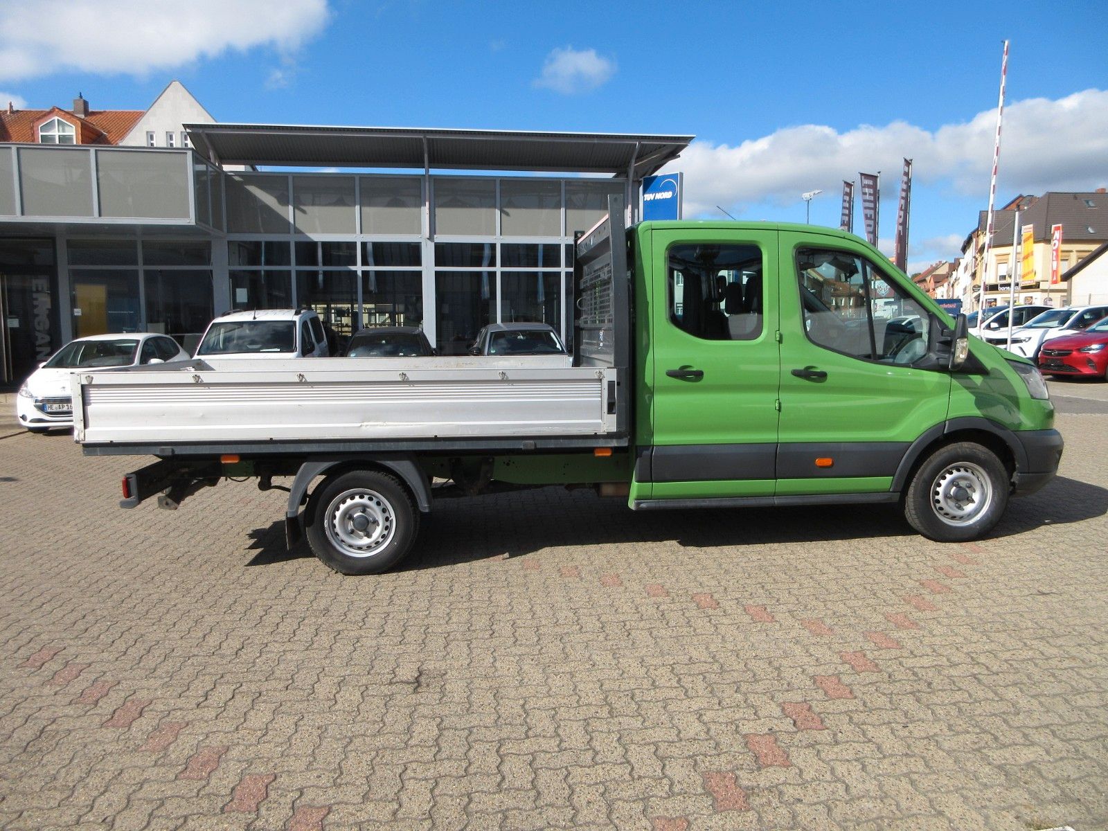 Fahrzeugabbildung Ford Transit Pritsche 350 L4 DoKa/AHK 3,5 to/7-Sitz