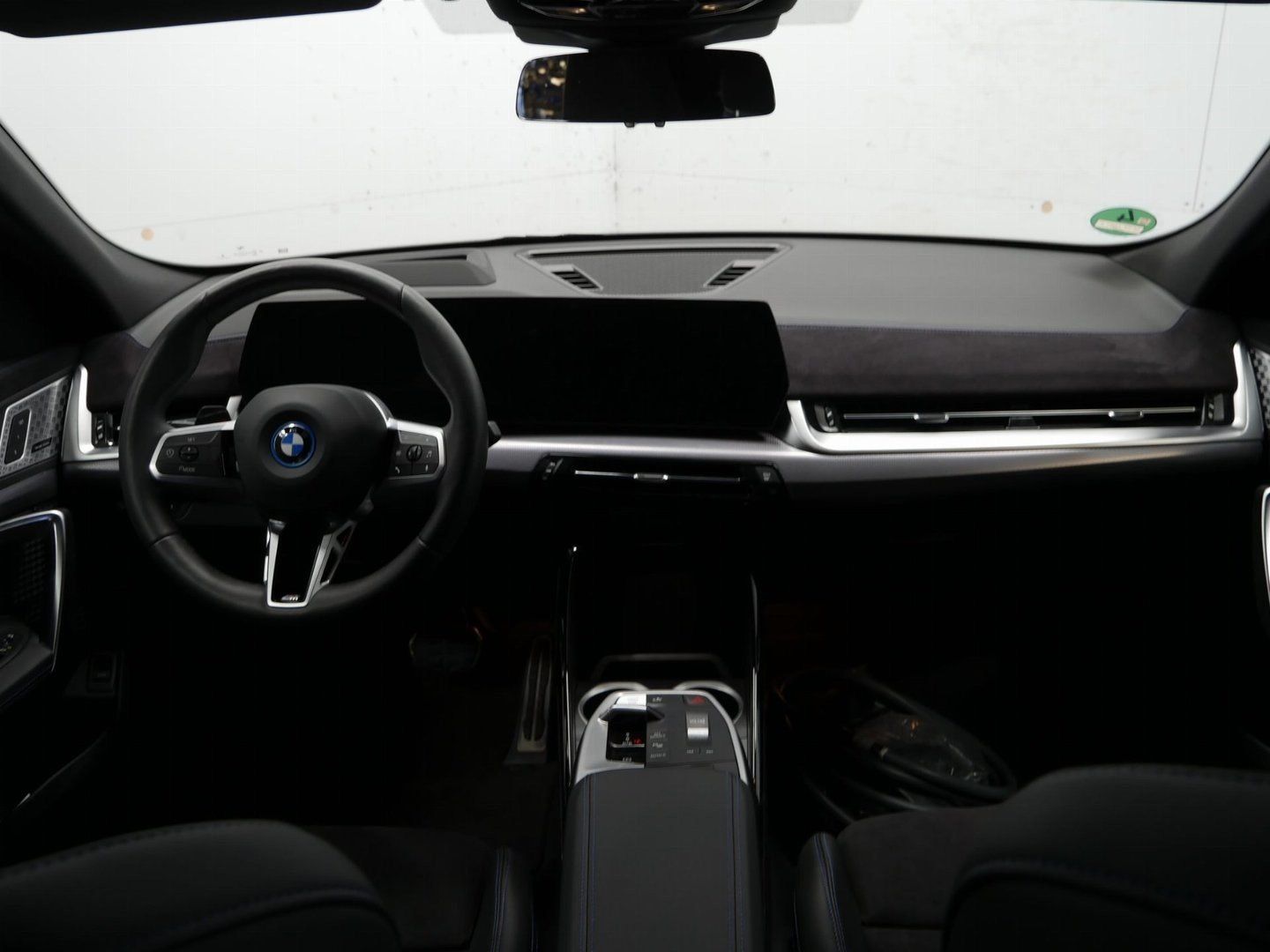 Fahrzeugabbildung BMW iX2 xDrive30 |M Sportpaket |Aktivsitz |20" BMW I