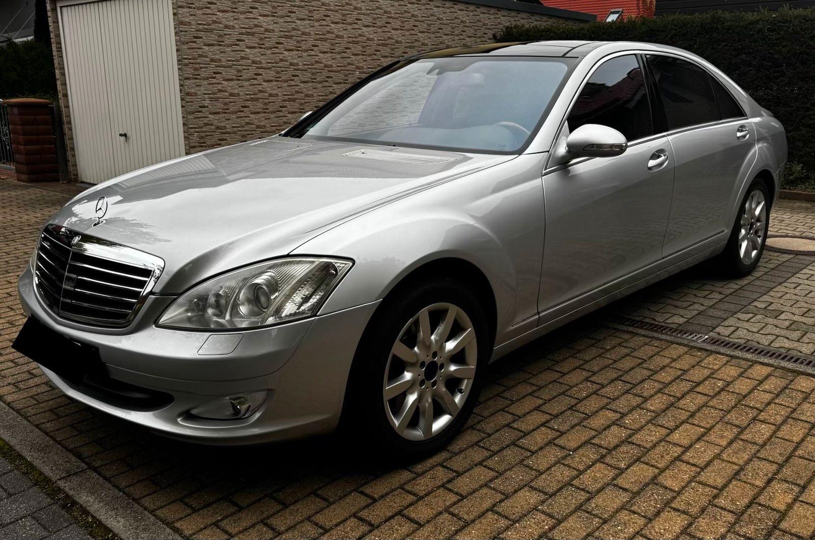 Mercedes-Benz E 320