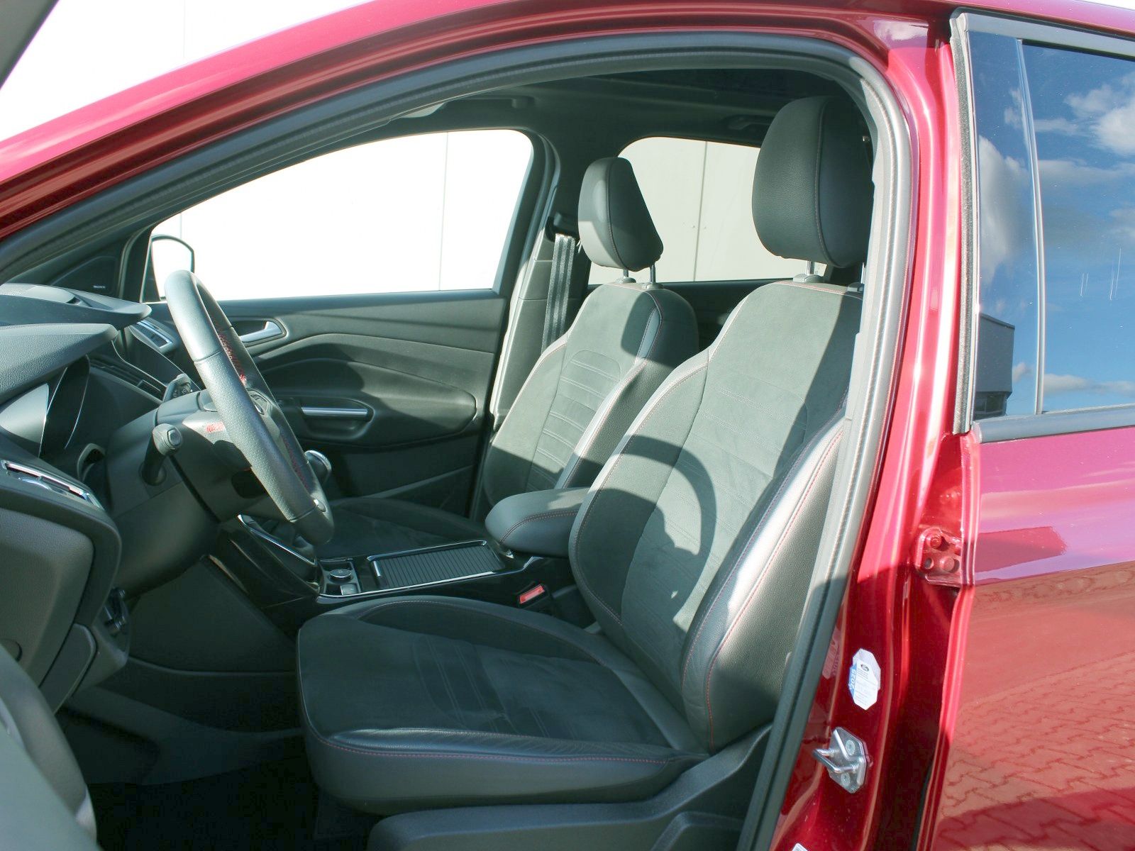 Fahrzeugabbildung Ford Kuga ST-Line 1,5 EcoBoost Start/Stopp