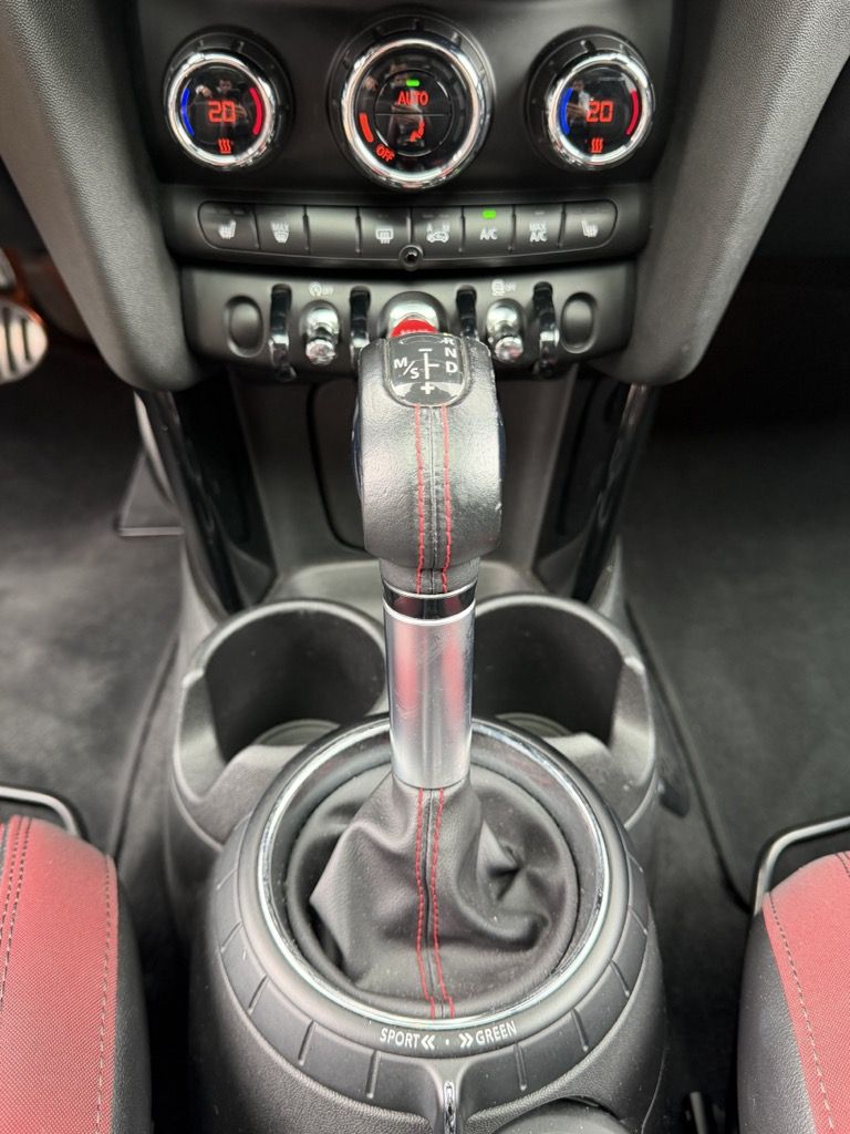 Fahrzeugabbildung MINI John Cooper Works 3-Türer Sport-Aut. NAV+LED
