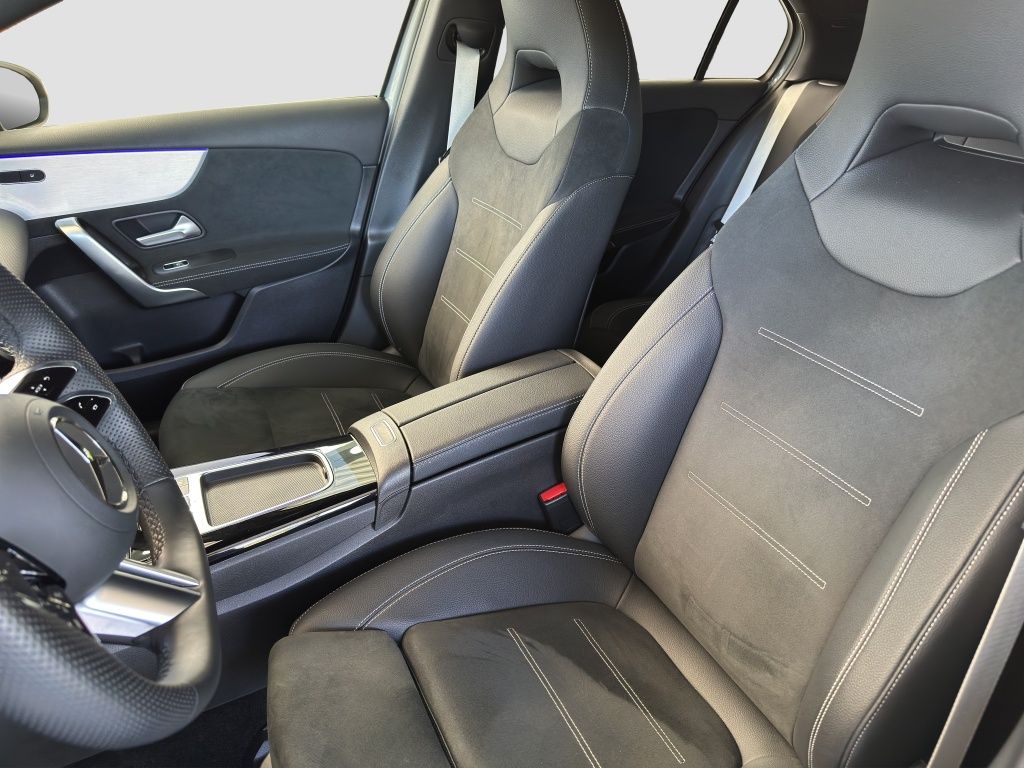 Fahrzeugabbildung Mercedes-Benz A 200 AMG*NIGHT*AHZV*RFK*LENKRHZG*DAB*AMBIENTE*