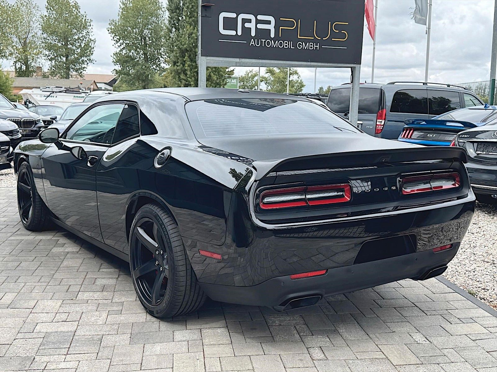 Fahrzeugabbildung Dodge Challenger 6.2 V8 SRT HELLCAT BLACK EDITION H&K