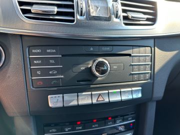Fahrzeugabbildung Mercedes-Benz E 220d BlueTEC Avantgarde*SHZ*AHK*Schiebedach*
