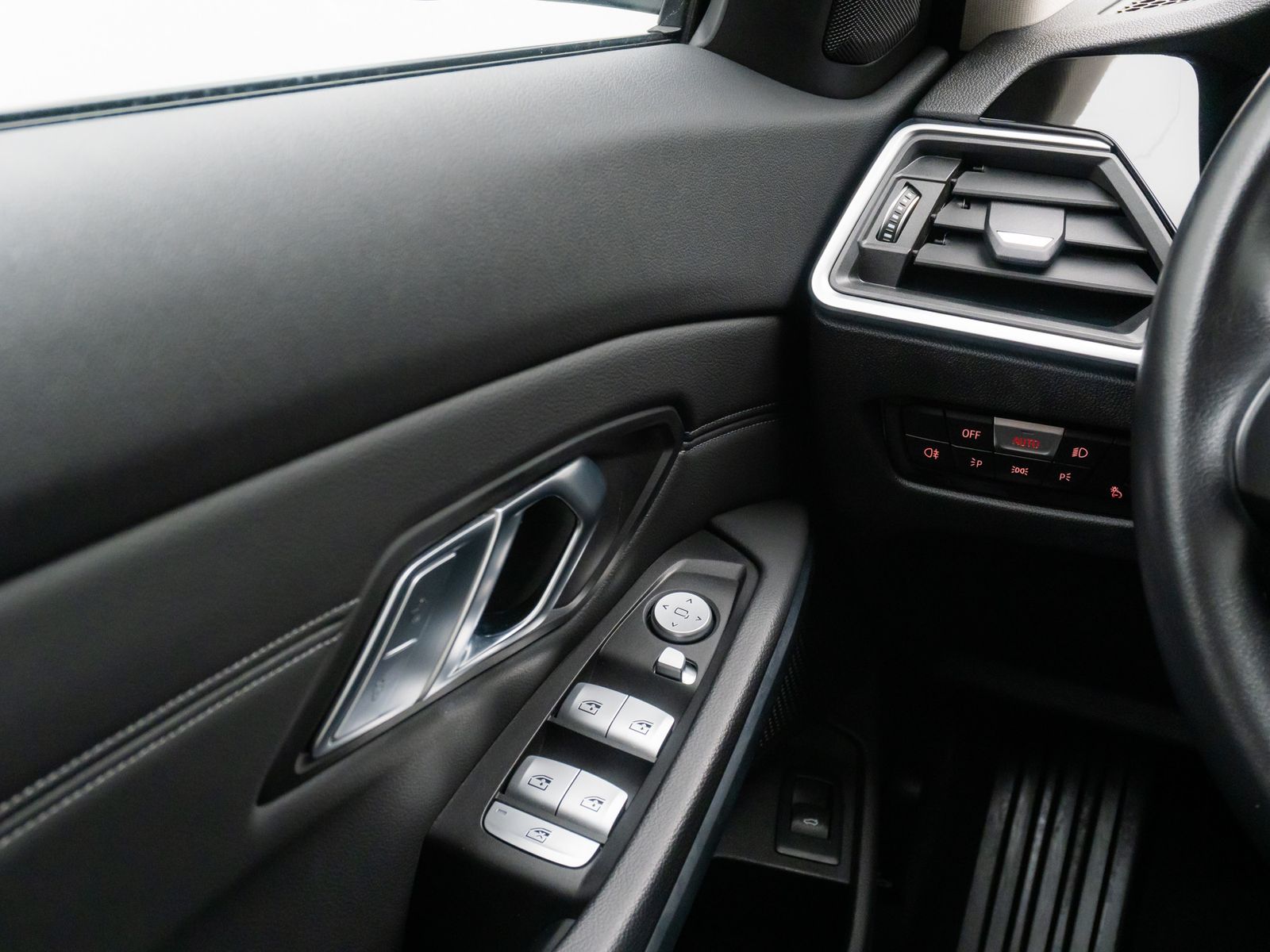 Fahrzeugabbildung BMW 320d DAB HiFi PDC Alarm Sport Geschwindigkeitsre