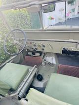 Jeep Willys Overland - Jeep Willys Oldtimer mit Benzin-Antrieb