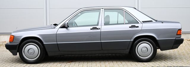 Mercedes-Benz 190 E 2,3
