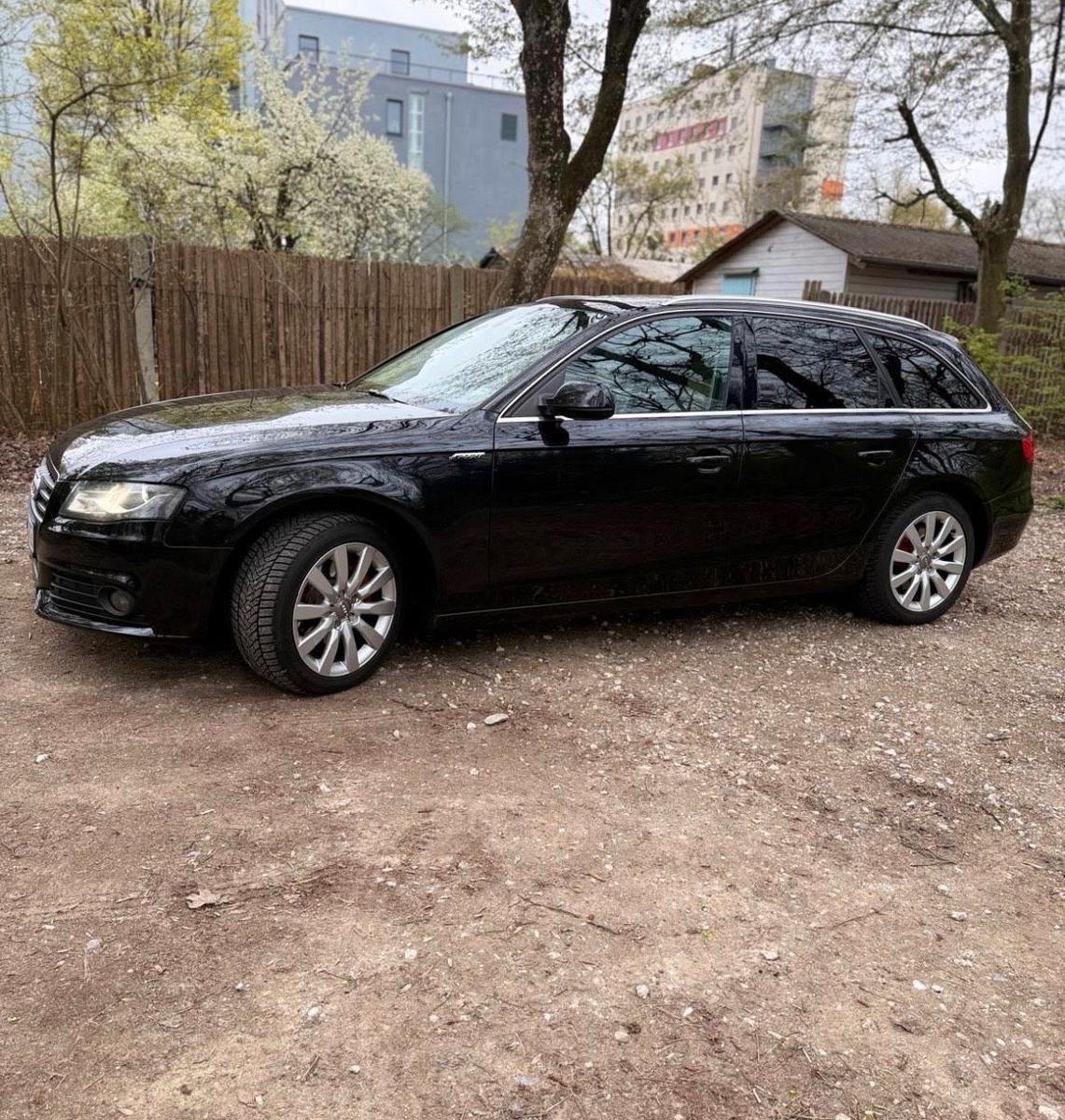 Audi A4 2010 — rear view