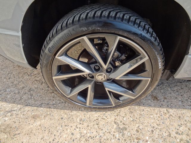 Fahrzeugabbildung Skoda Karoq Sportline/2.Hd/LED/Pano/Virtual/Navi/SitzH