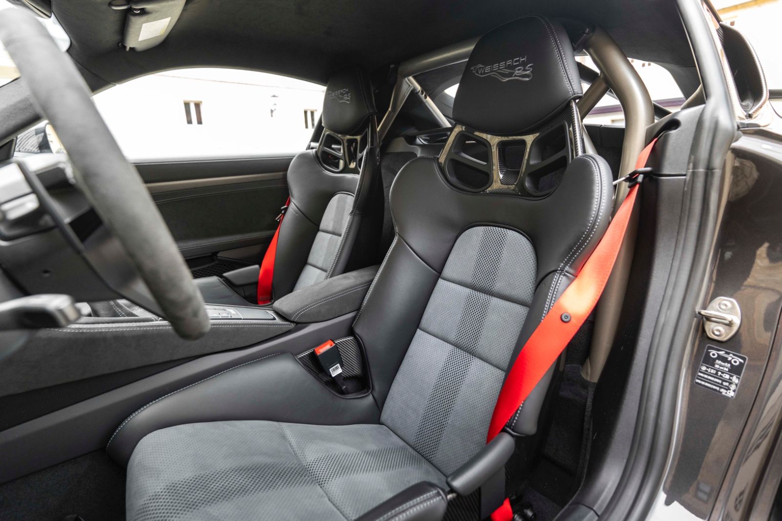 Fahrzeugabbildung Porsche Cayman GT4 RS WEISSACH LIFT BOSE PCCB MAGNESIUM
