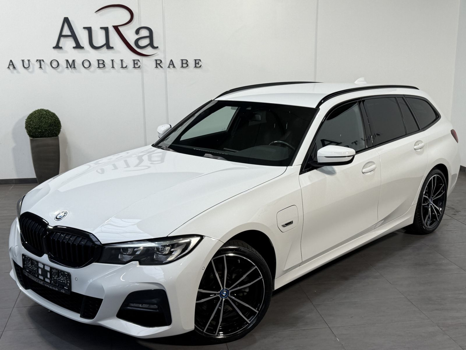 Fahrzeugabbildung BMW 320e Touring xDrive M-Sport NAV+LED+AHK+HIFI+KAM