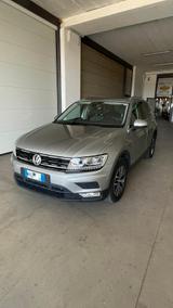 Volkswagen Tiguan 2.0 TDI SCR DSG 4MOTION - Volkswagen Tiguan mit Diesel-Antrieb: Grau, Kombi