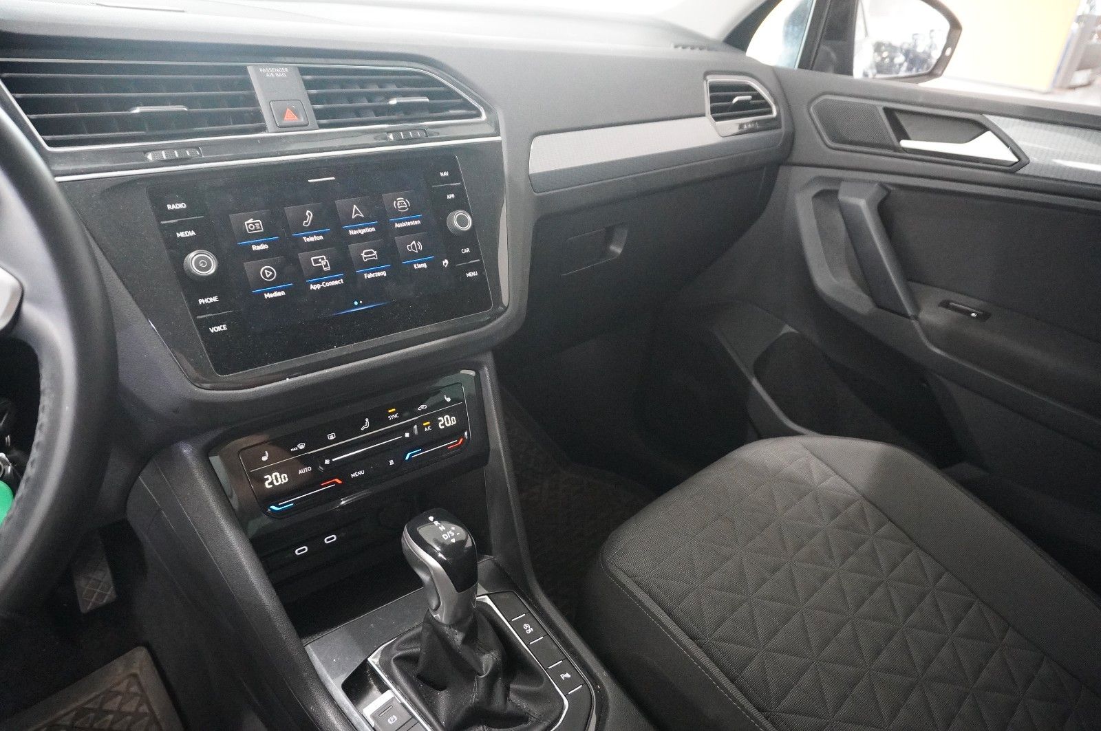 Fahrzeugabbildung Volkswagen Tiguan 1.5 TSI LIFE DSG NAVI/LED/ACC/SHZ/PDC/DAB