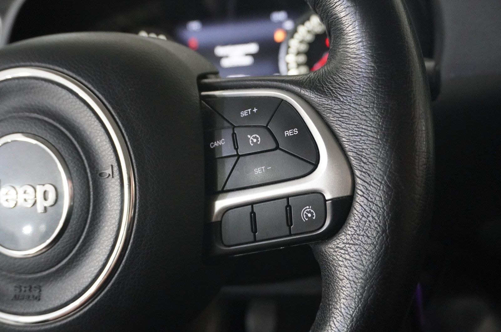 Fahrzeugabbildung Jeep Renegade 1.4T LIMITED KLIMA/SHZ/PDC/TEMP/AHK