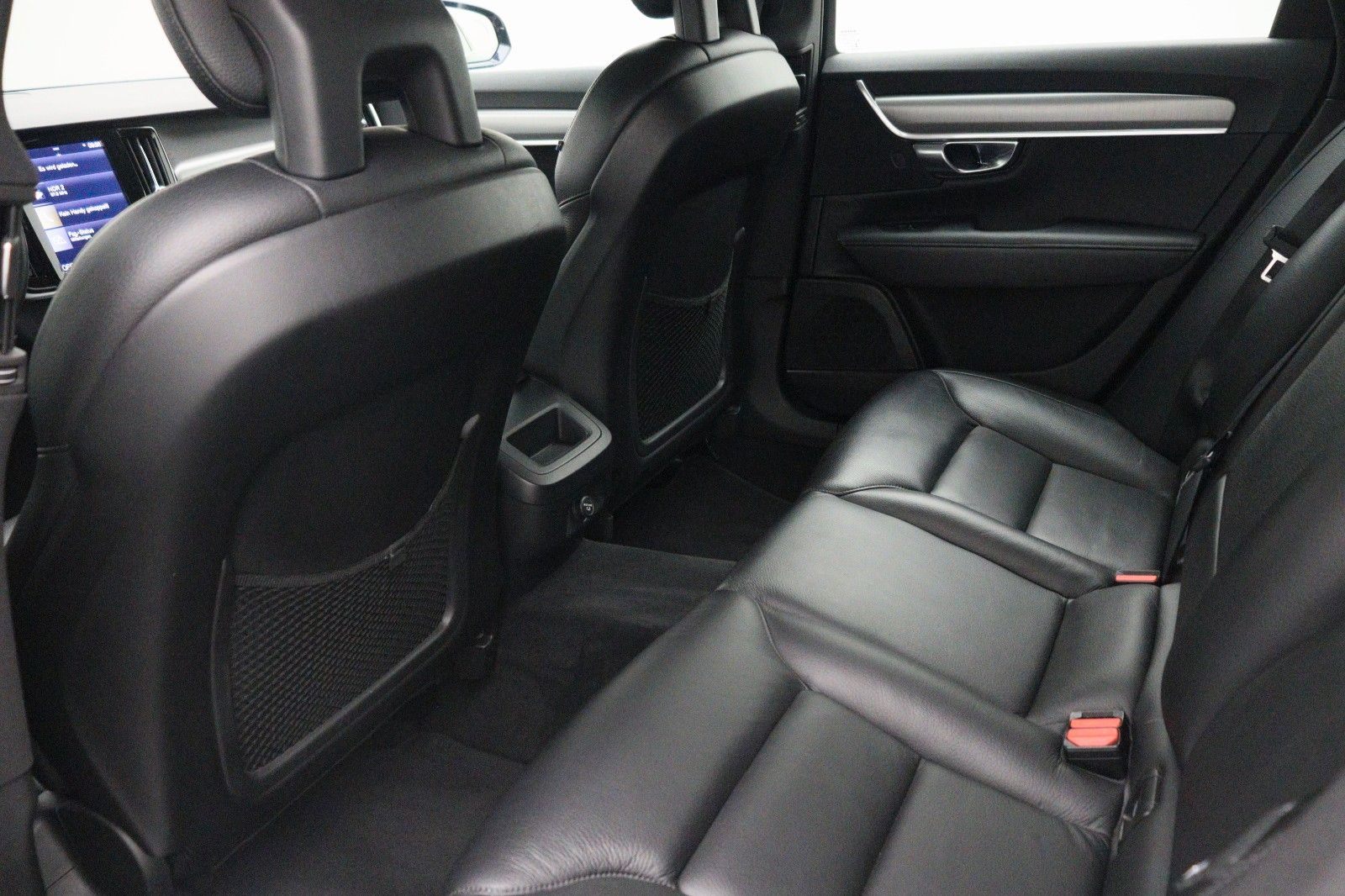 Fahrzeugabbildung Volvo V90 D4 2.0 Kombi Momentum ACC  LED KAMERA