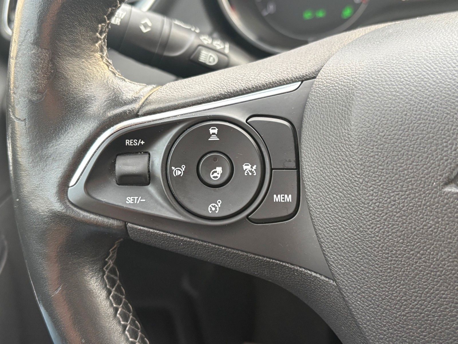 Fahrzeugabbildung Opel Grandland (X) Aut Navi Leder SPORTSITZE LED 1.HD