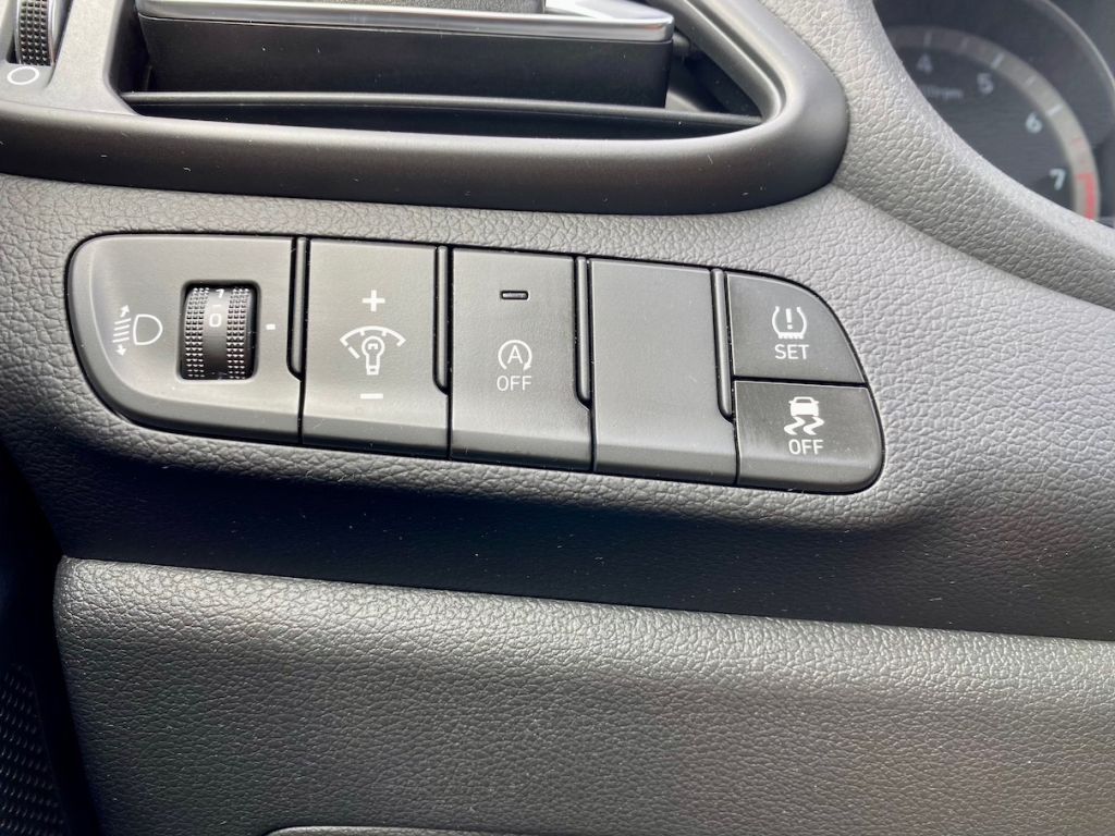 Fahrzeugabbildung Hyundai i30 1.0 AAC SHZ ALLWETTER ALU CARPLAY KAMERA