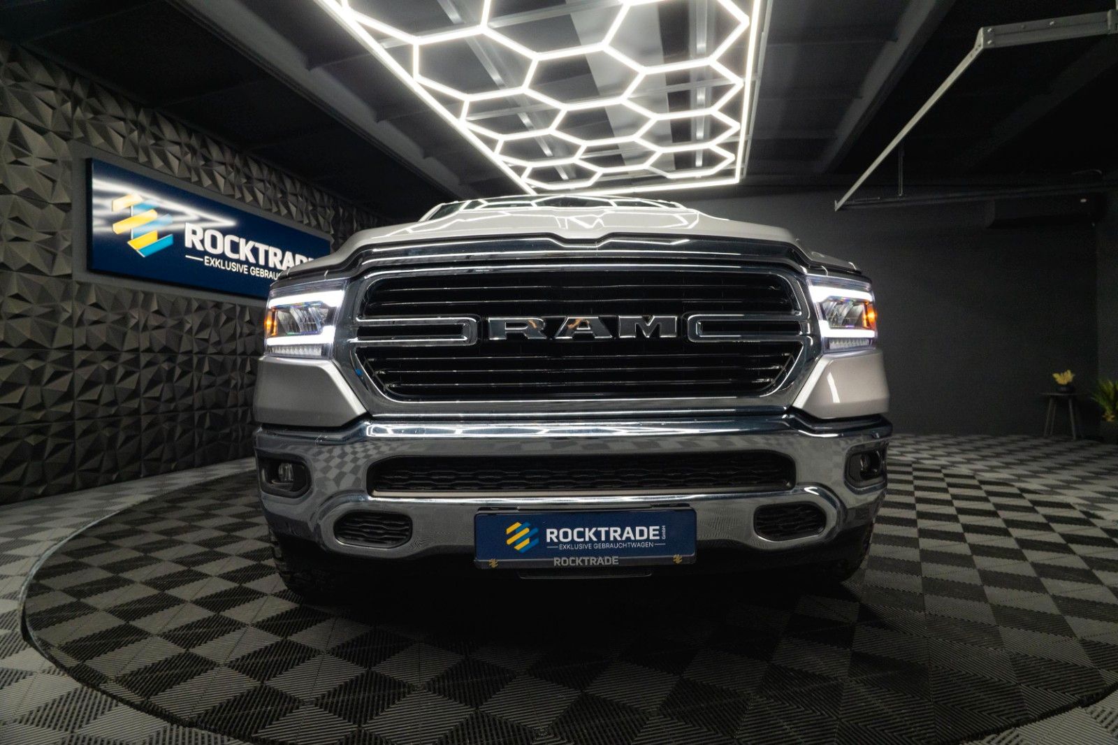 Fahrzeugabbildung Dodge RAM 5.7 V8 HEMI 4x4 OFFROAD Bodylift LONGBED LED
