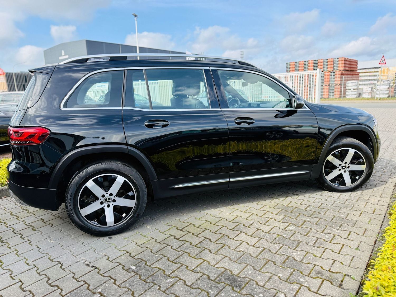 Fahrzeugabbildung Mercedes-Benz GLB 220 d PROGRESSIVE - AHK, Navi, LED, PTS, RFK