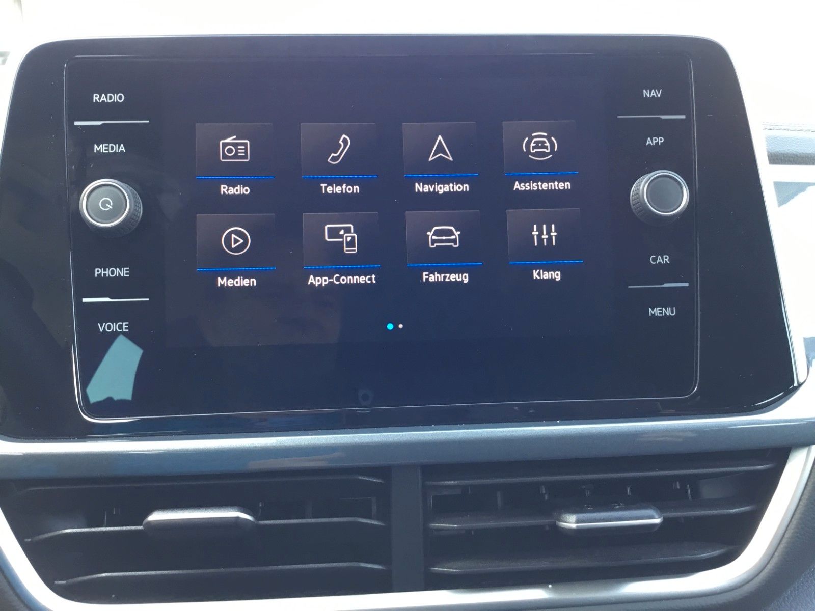 Fahrzeugabbildung Volkswagen T-Roc 1.5 TSI DSG Style+AHK+LED+ACC+17"+Kamera