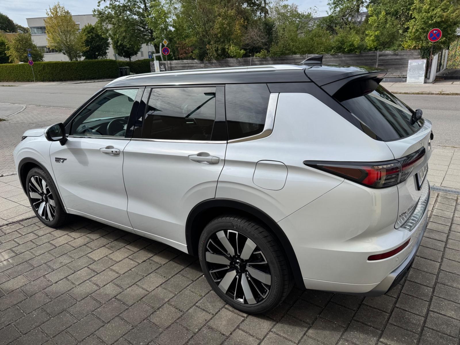 Mitsubishi LUXURY  2.4 PHEV 100 kW S-AWC Top