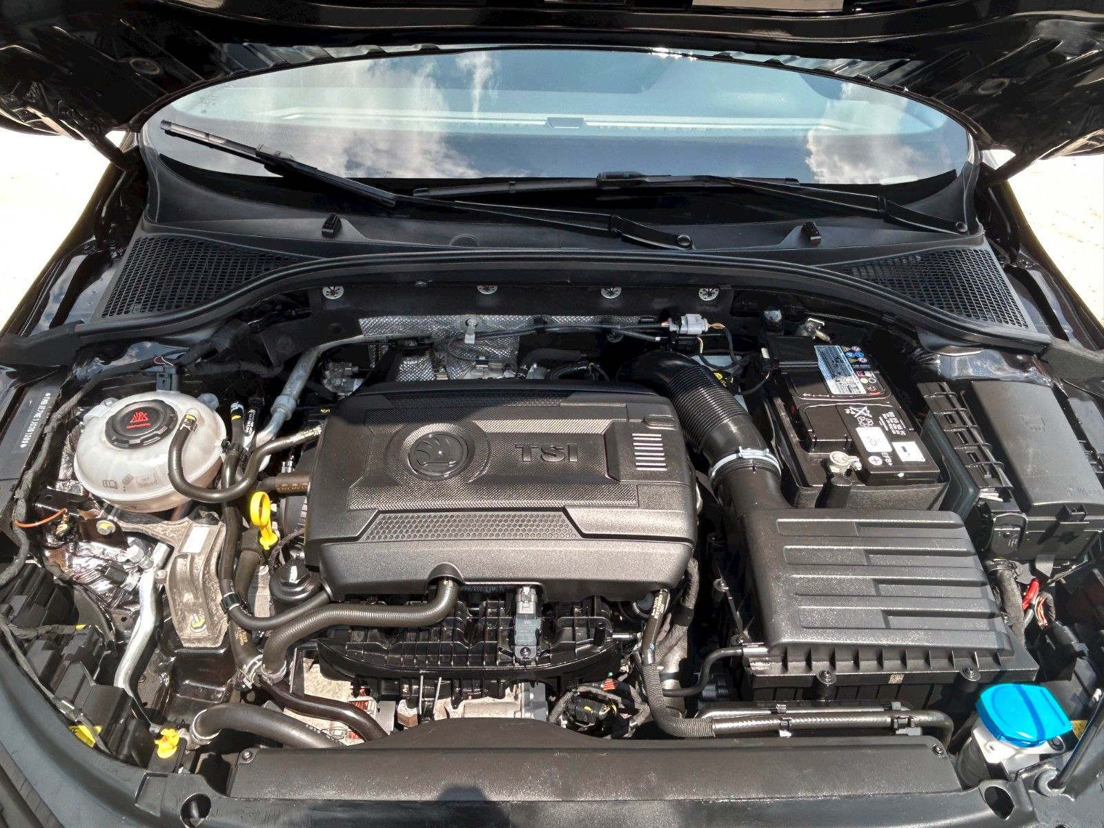 Fahrzeugabbildung SKODA Octavia Combi RS 2.0 TSI DSG