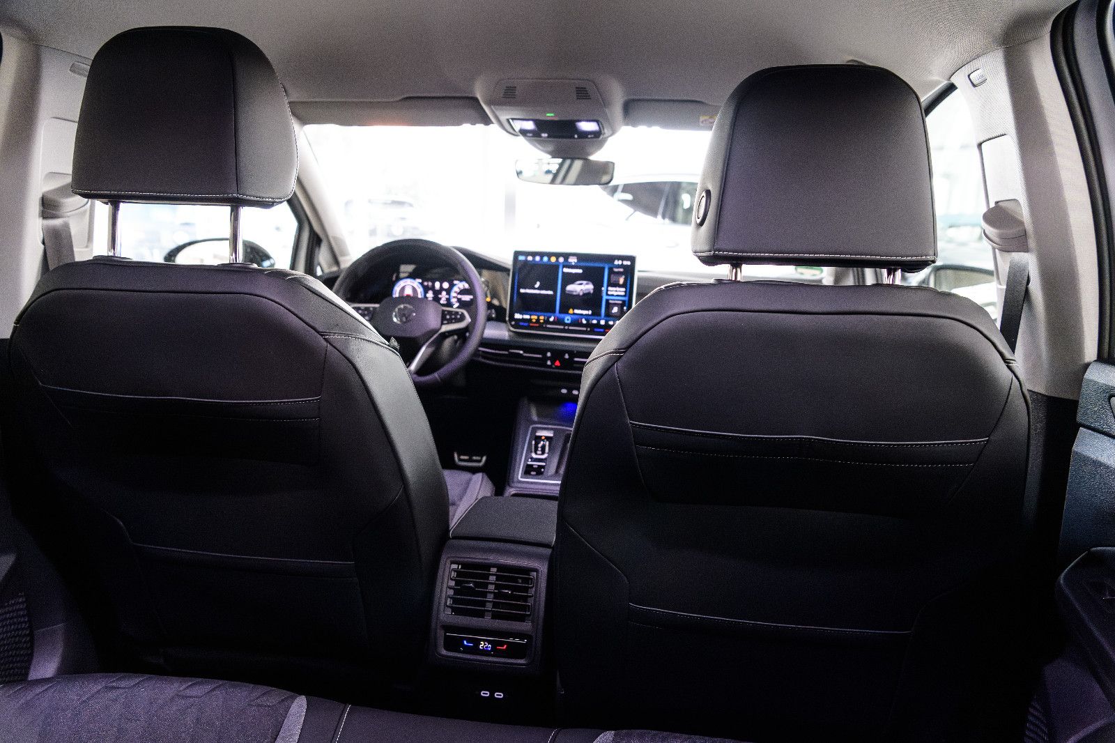 Fahrzeugabbildung Volkswagen Golf VIII GOAL 1.5 eTSI DSG +LED +Kamera +SHZ