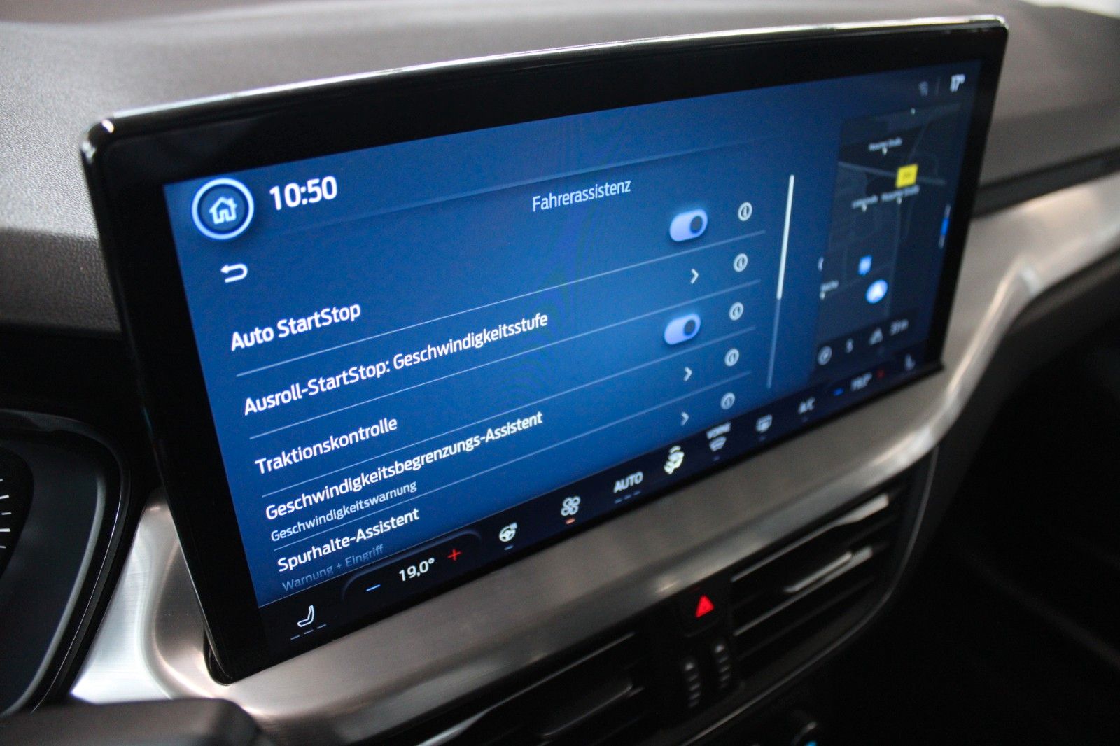 Fahrzeugabbildung Ford Focus MHEV Titanium Turnier LED NAVI WinterPaket