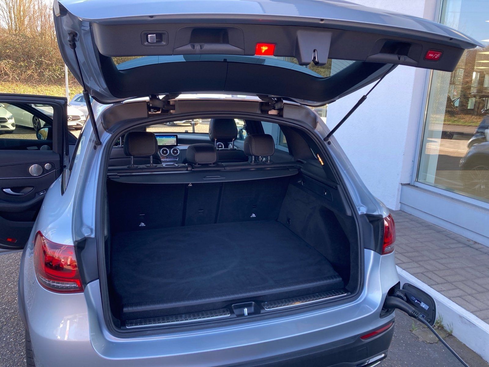 Fahrzeugabbildung Mercedes-Benz GLC 300 de AMG 4M*Pano*AHK*Burmester*360°*Distro