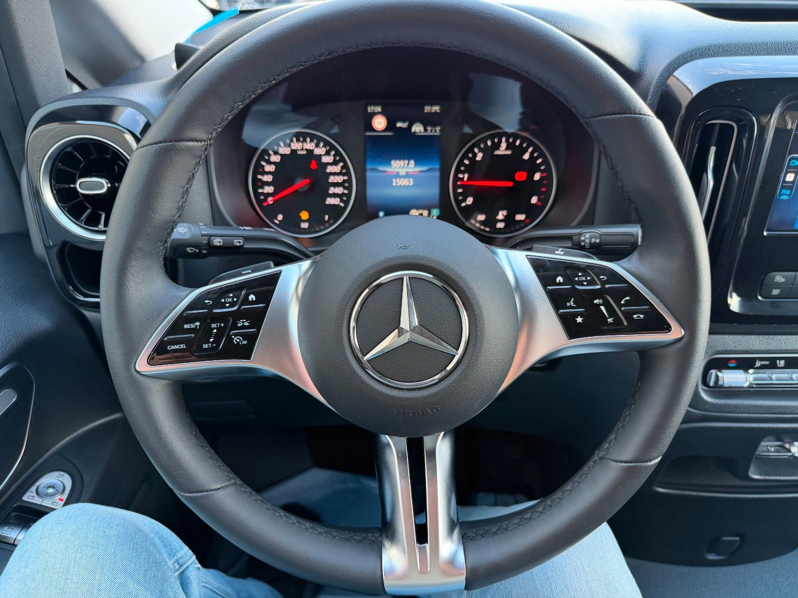 Fahrzeugabbildung Mercedes-Benz Vito 116 CDI Tourer PRO 4x4 Stdheiz AHK2,5to