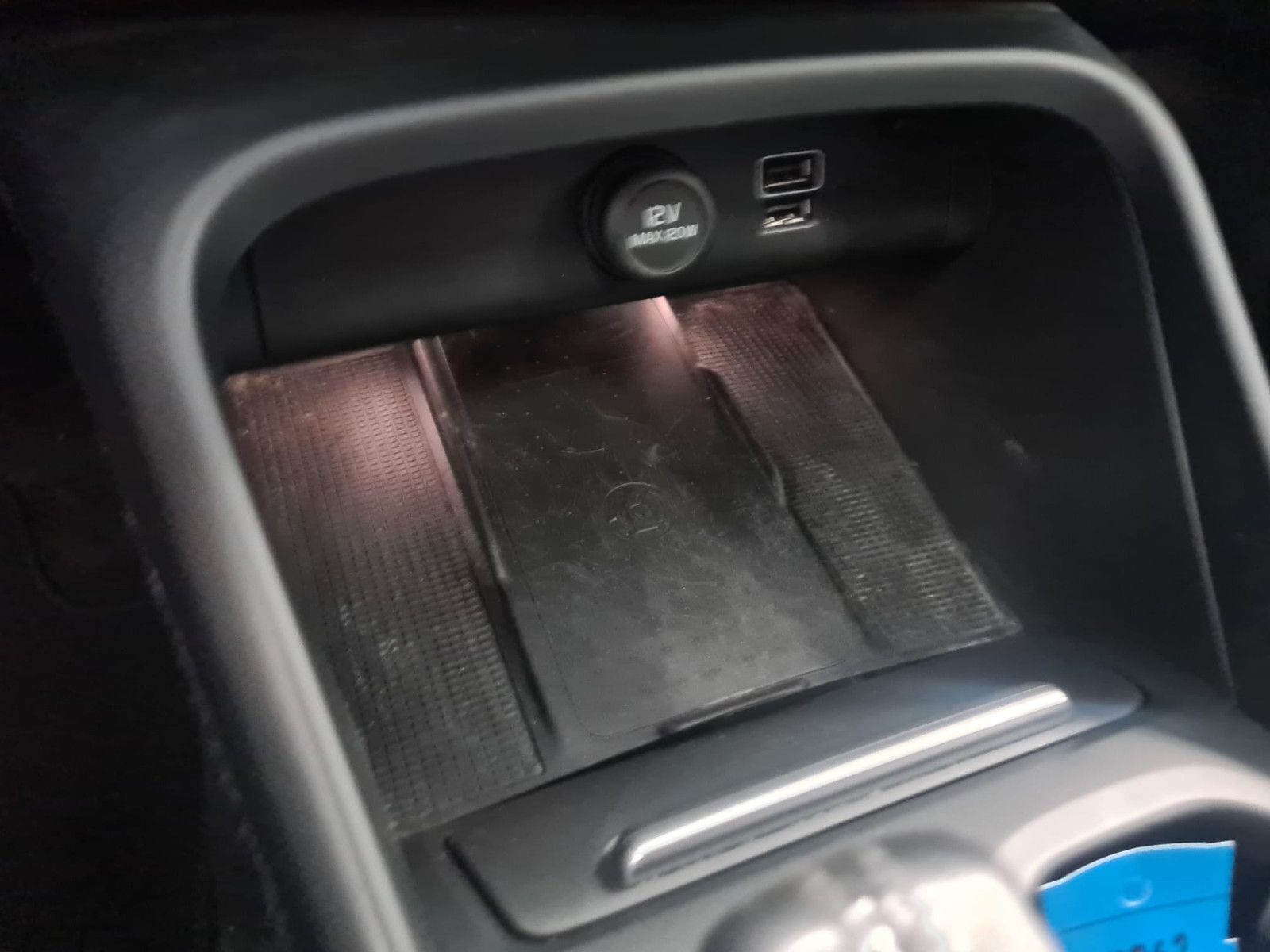 Fahrzeugabbildung Volvo XC40 Momentum AWD/LED/KLIMA/GARANTIE