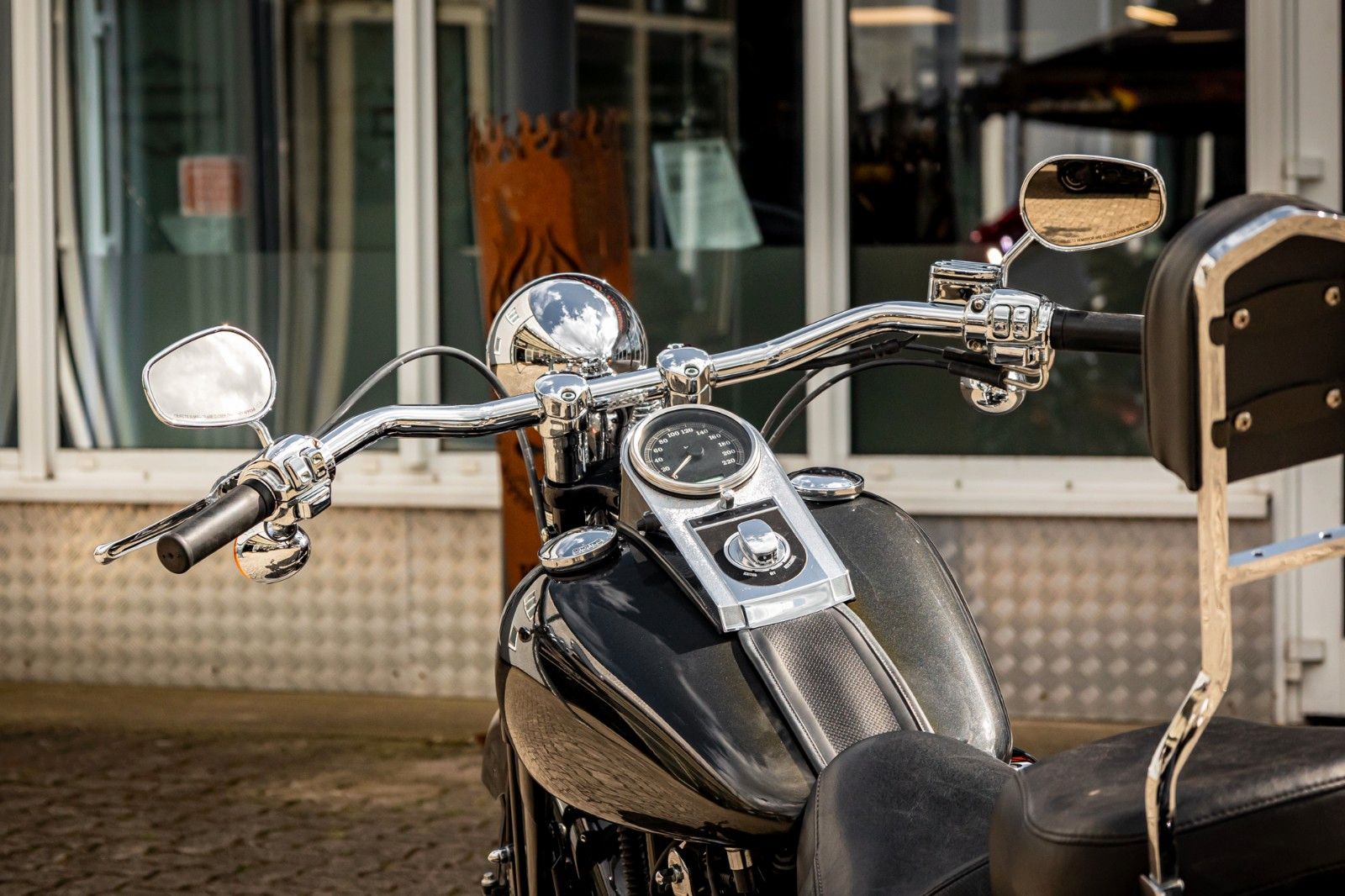 Fahrzeugabbildung Harley-Davidson FLSTSCI Springer Classic - Vance & Hines -