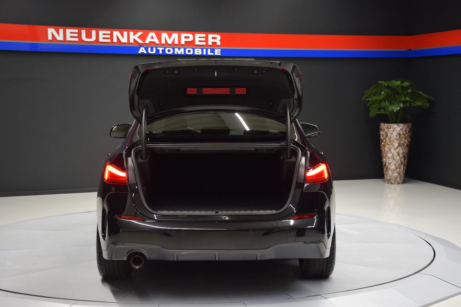 Fahrzeugabbildung BMW 218 i Gran Coupé M Sport H&k Leder Kamera ACC