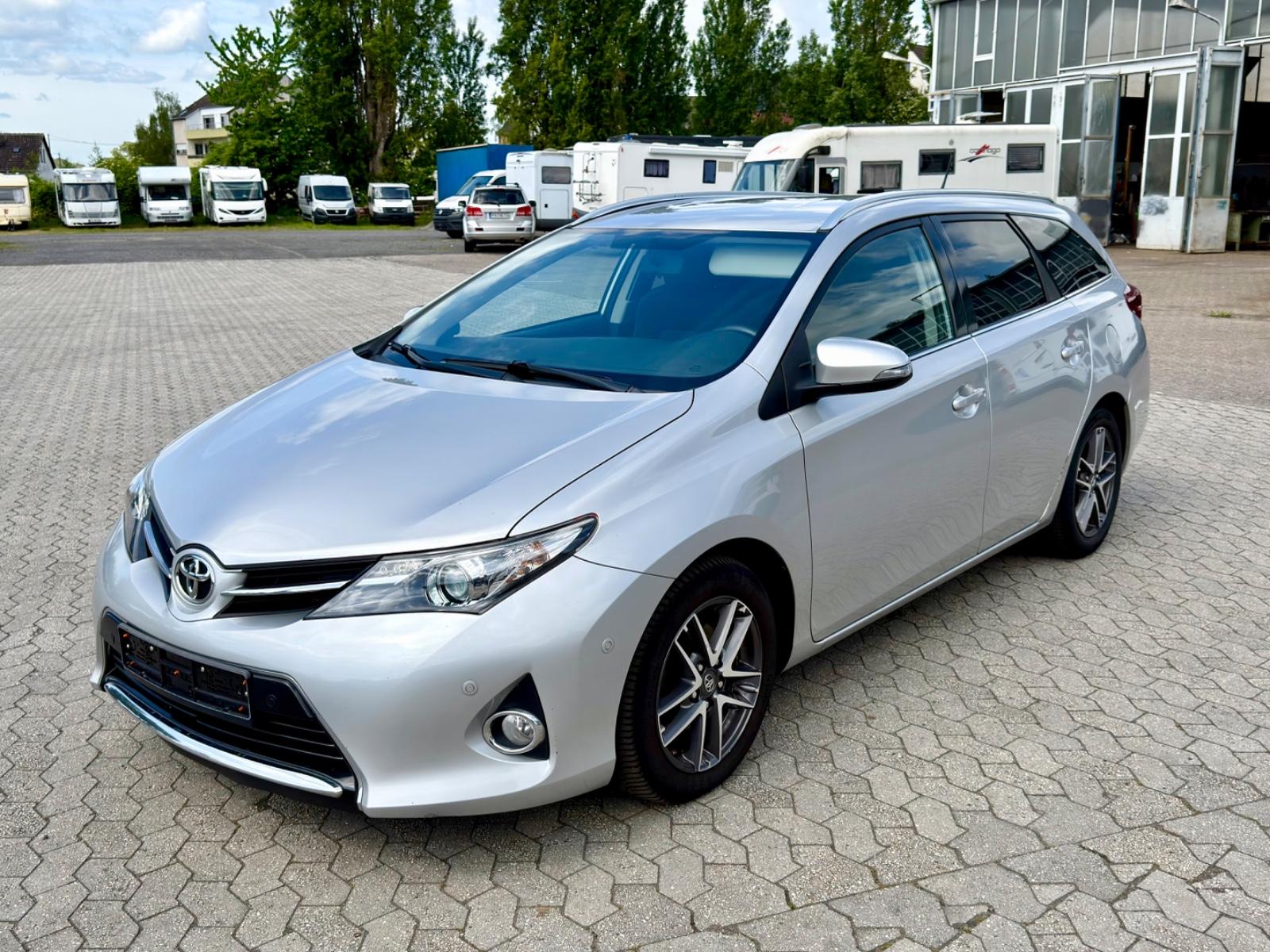 Toyota Auris Touring Sports  4-D4