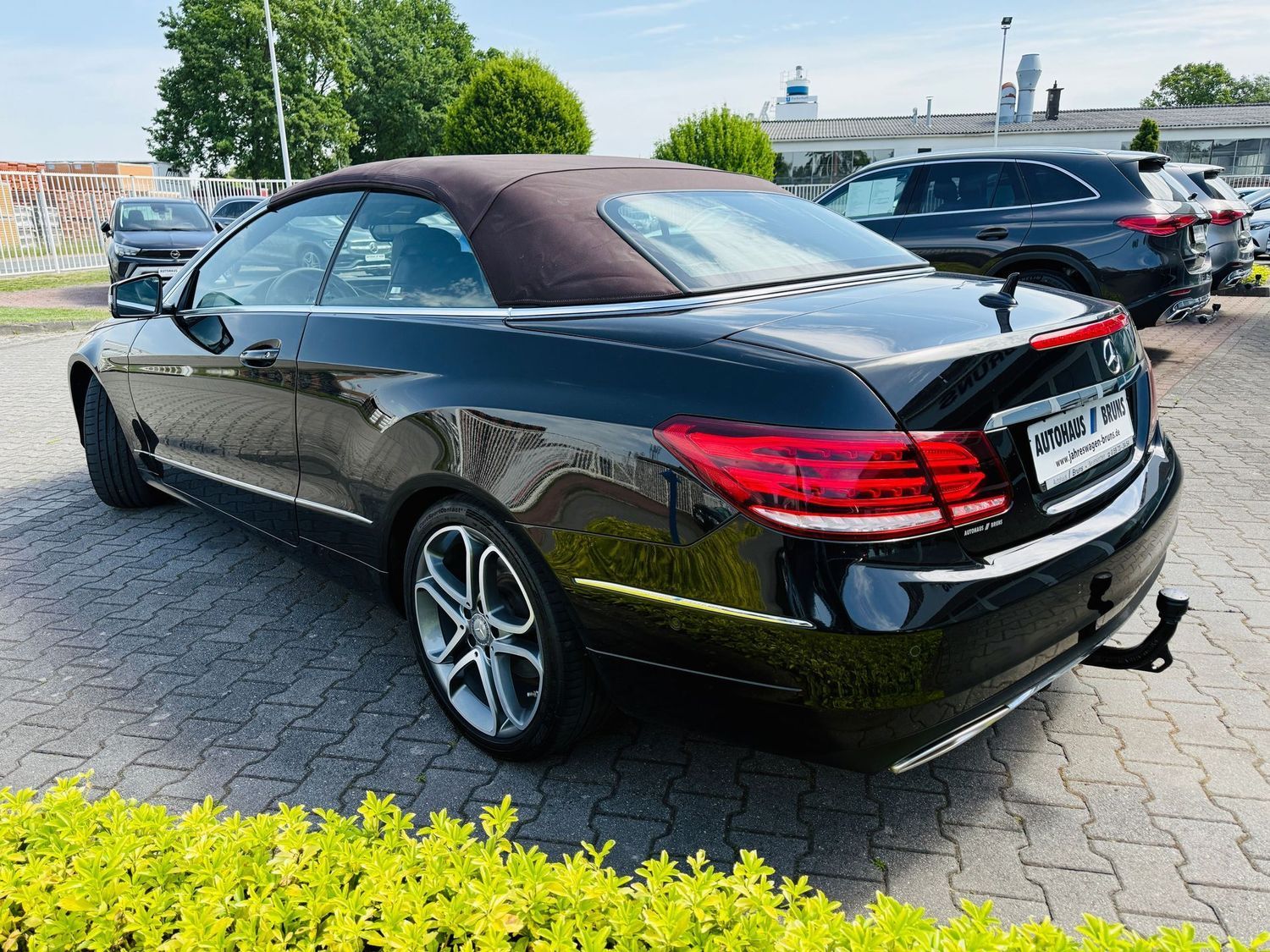 Fahrzeugabbildung Mercedes-Benz E 200 CABRIO SPORTPAKET - Autom., LED, Navi, PTS