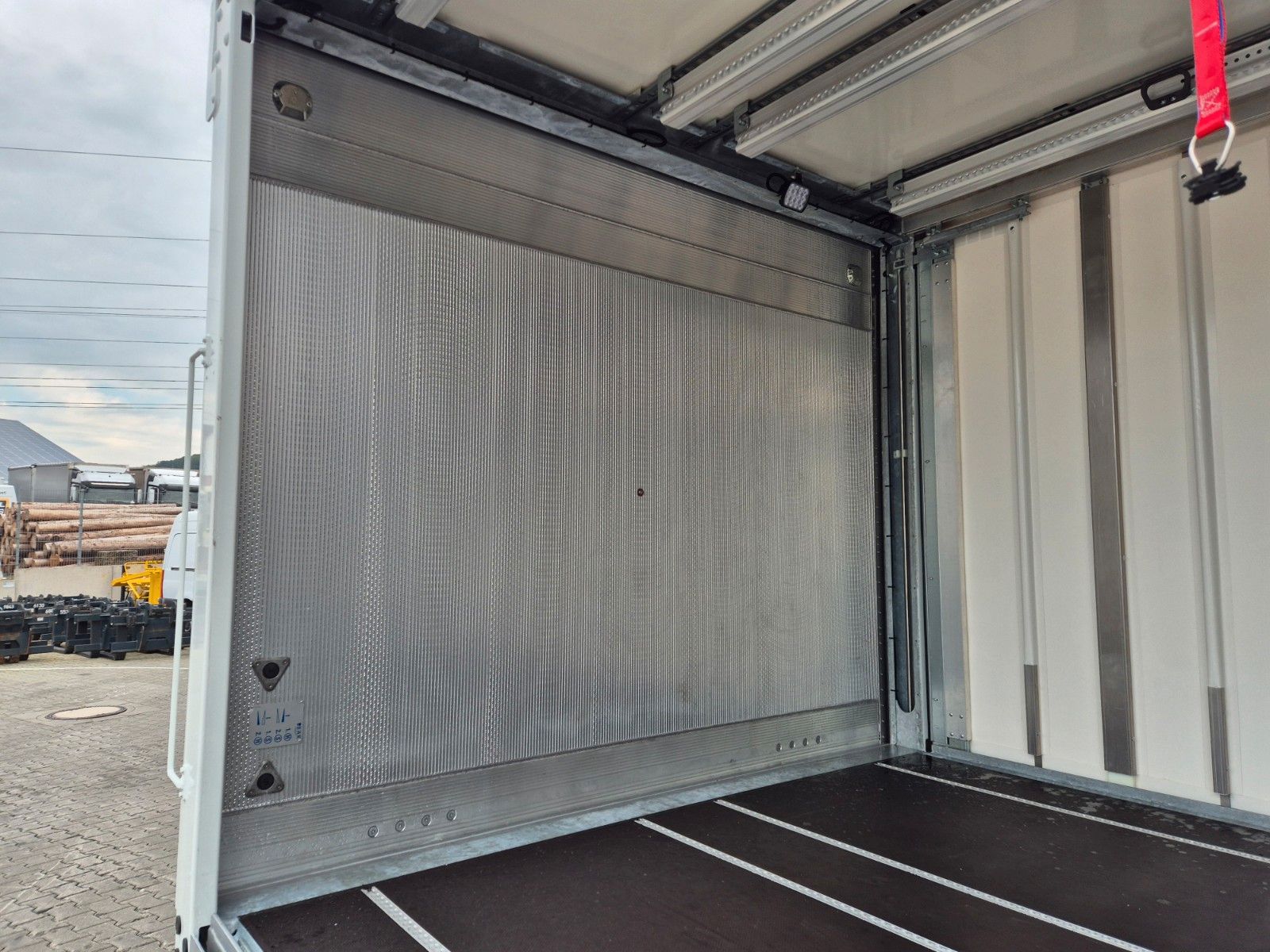 Fahrzeugabbildung Iveco Eurocargo ML120EL25/P Böse Schiebeplanen LBW AHK