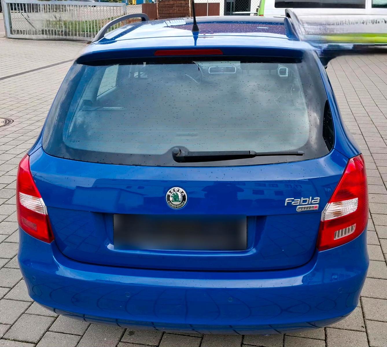 Skoda Fabia 2009 — салон