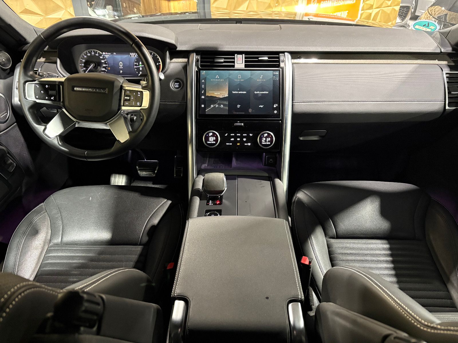 Fahrzeugabbildung Land Rover Discovery 5 R-Dynamic SE AWD/7-SITZER/360''KAM