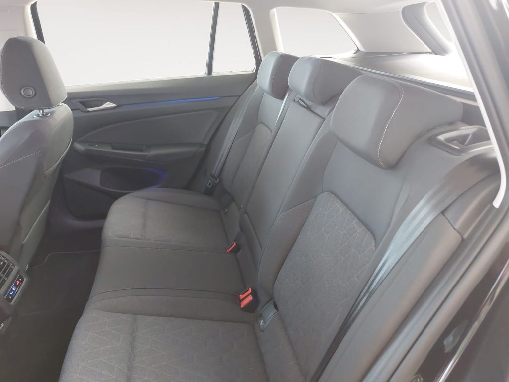 Fahrzeugabbildung Volkswagen Golf Variant 1.5 TSI Life Standheizung AHZV