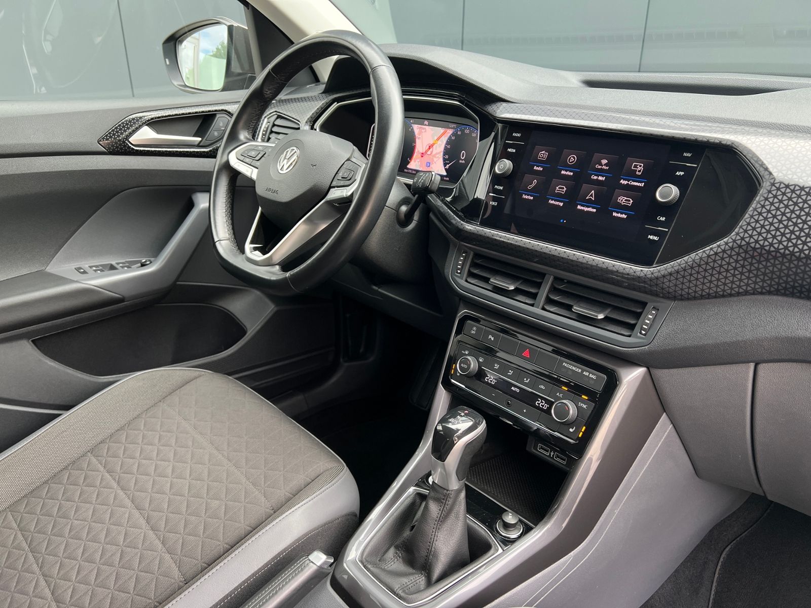 Fahrzeugabbildung Volkswagen T-Cross Style 1.6 TDI DSG *Beats, LED, ACC*