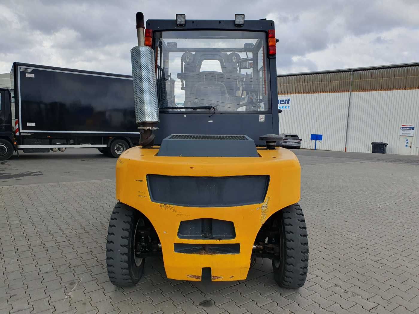 Fahrzeugabbildung Jungheinrich DFG 680 / 4.500mm / 2.413h / Zinkenverstellgerät