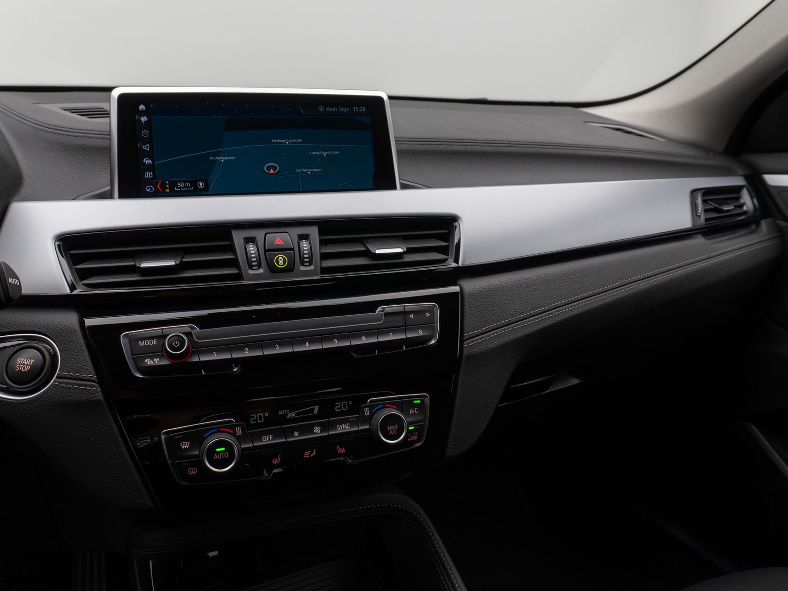 Fahrzeugabbildung BMW X2 xD25e Parkassist DAB Lordos Geschwindigkeitsr